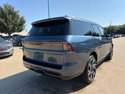 2027 Lincoln Navigator Reserve
