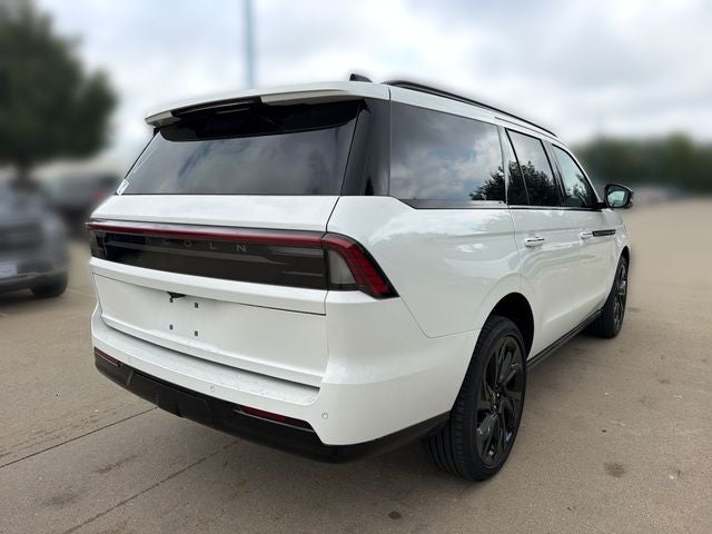 2027 Lincoln Navigator Reserve