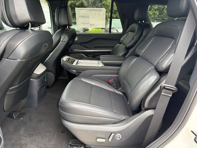 2027 Lincoln Navigator Reserve