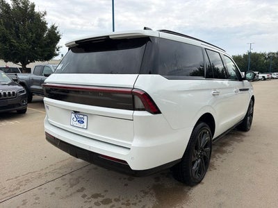 2027 Lincoln Navigator Reserve