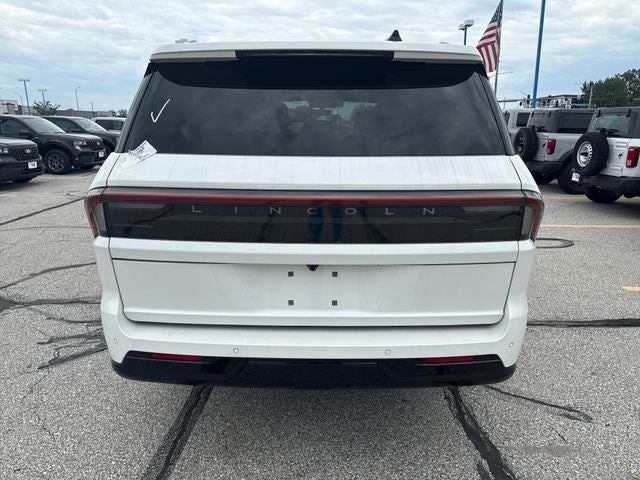 2027 Lincoln Navigator L Reserve