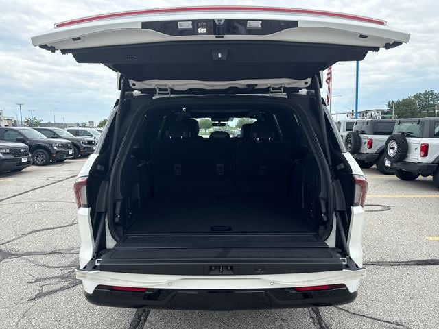2027 Lincoln Navigator L Reserve