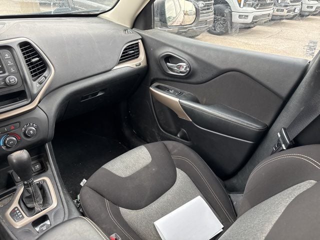 2017 Jeep Cherokee Sport