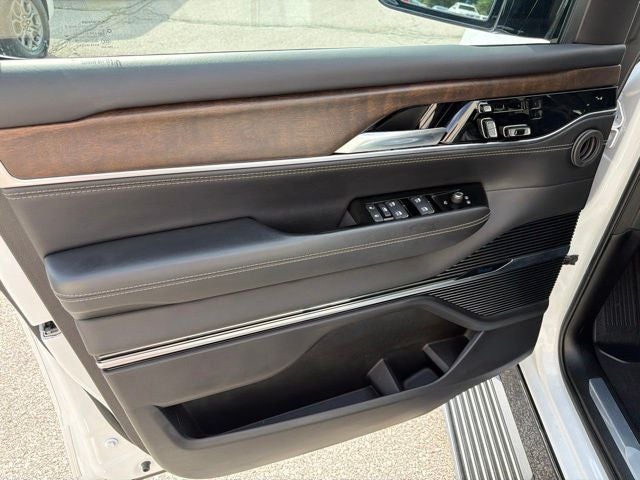 2023 Jeep Grand Wagoneer Series II