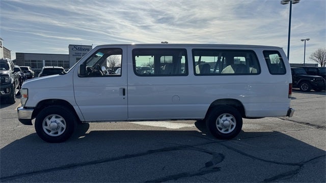 2008 Ford E-350SD XLT