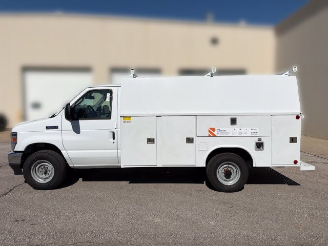 2027 Ford E-350SD Base Cutaway