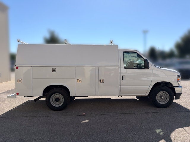 2027 Ford E-350SD Base Cutaway