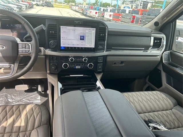 2025 Ford F-350SD Platinum DRW