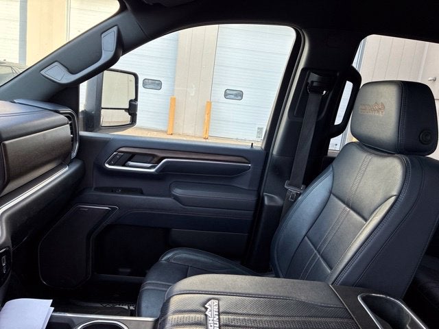 2025 Chevrolet Silverado 3500HD High Country
