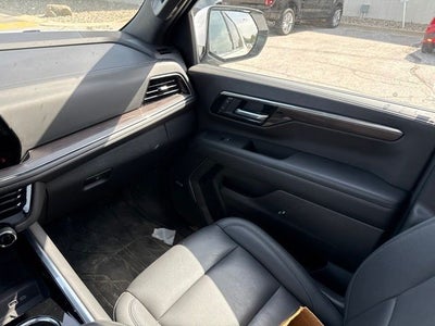 2025 Chevrolet Suburban LT