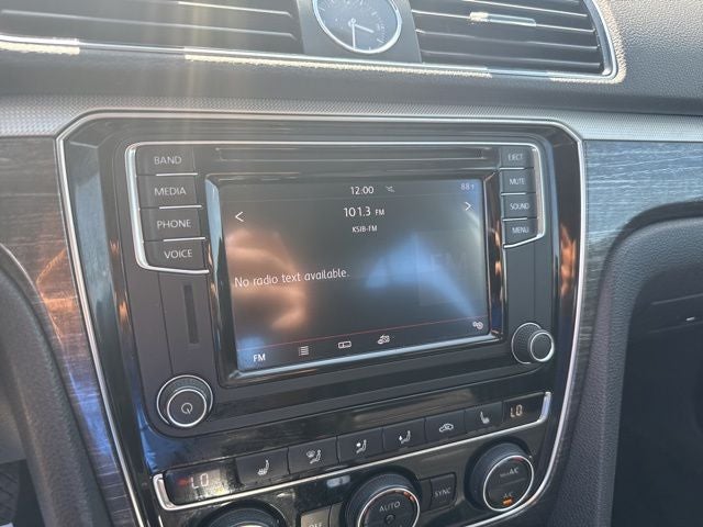 2016 Volkswagen Passat 1.8T SE