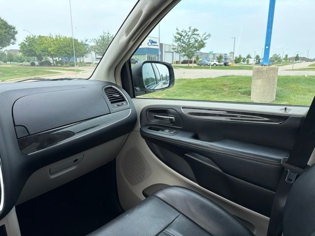 2011 Chrysler Town & Country Touring-L