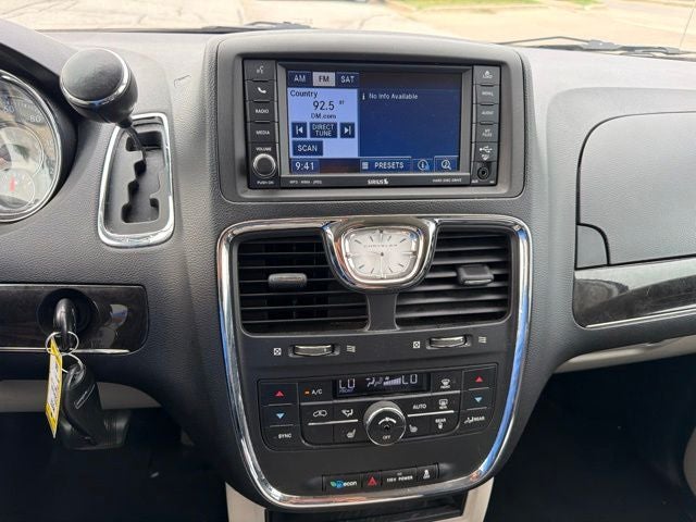 2011 Chrysler Town & Country Touring-L