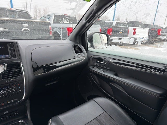 2015 Chrysler Town & Country S