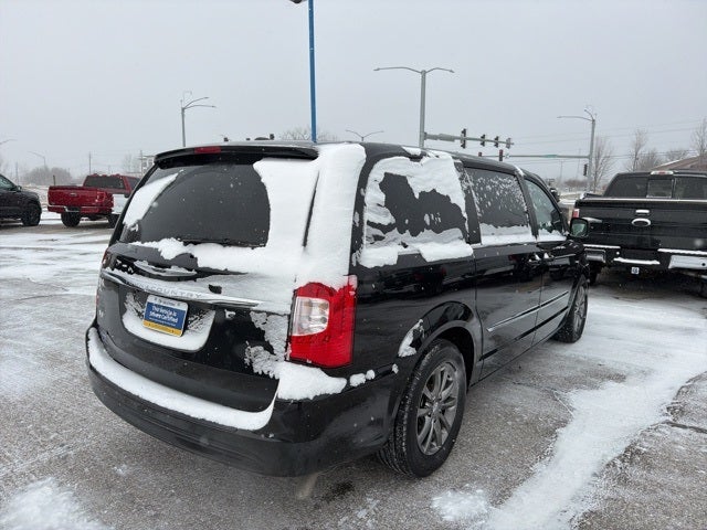 2015 Chrysler Town & Country S