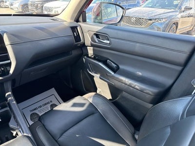 2022 Nissan Pathfinder SL