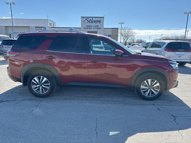 2022 Nissan Pathfinder SL