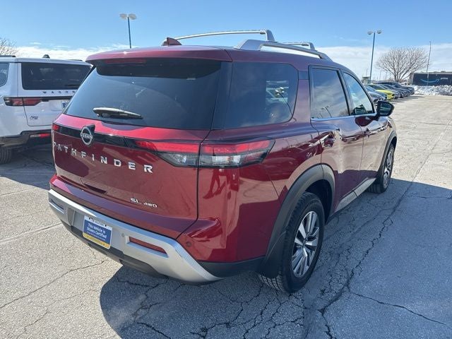 2022 Nissan Pathfinder SL