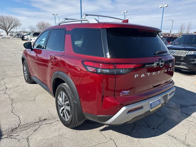 2022 Nissan Pathfinder SL