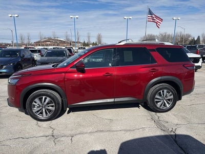2022 Nissan Pathfinder SL