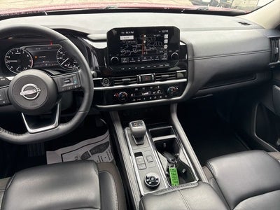 2023 Nissan Pathfinder SL