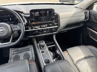 2024 Nissan Pathfinder Platinum