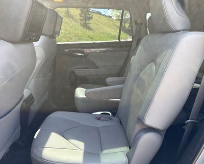 2020 Toyota Highlander Hybrid Platinum