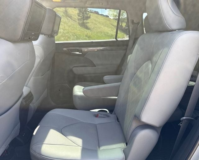 2020 Toyota Highlander Hybrid Platinum