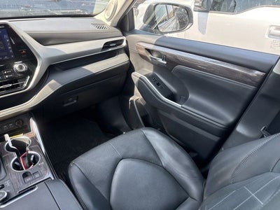 2022 Toyota Highlander Platinum