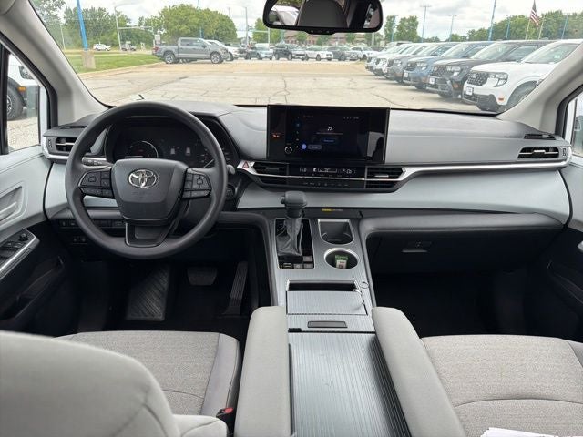 2026 Toyota Sienna LE 8 Passenger