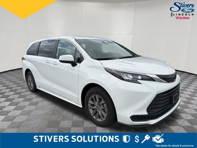 2026 Toyota Sienna LE 8 Passenger