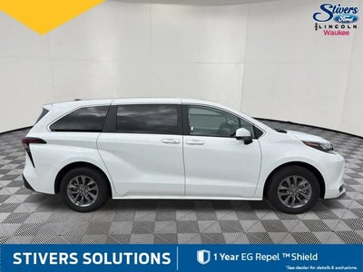 2026 Toyota Sienna LE 8 Passenger