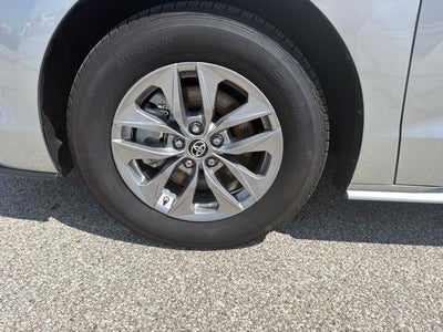 2025 Toyota Sienna XLE 8 Passenger