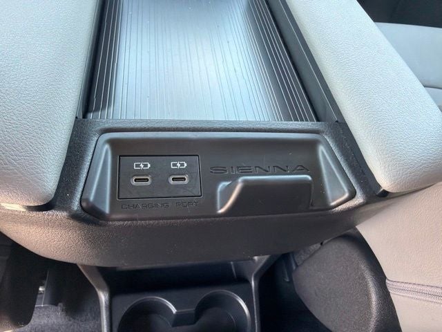 2025 Toyota Sienna XLE 8 Passenger