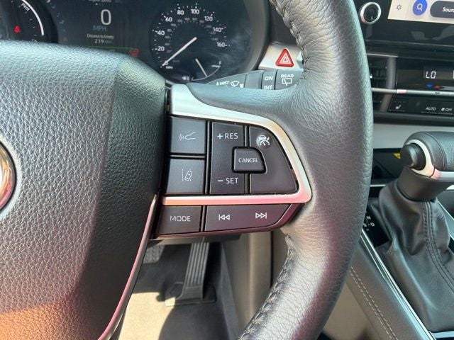 2025 Toyota Sienna XLE 8 Passenger
