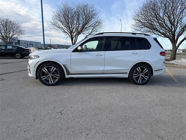 2022 BMW X7 M50i