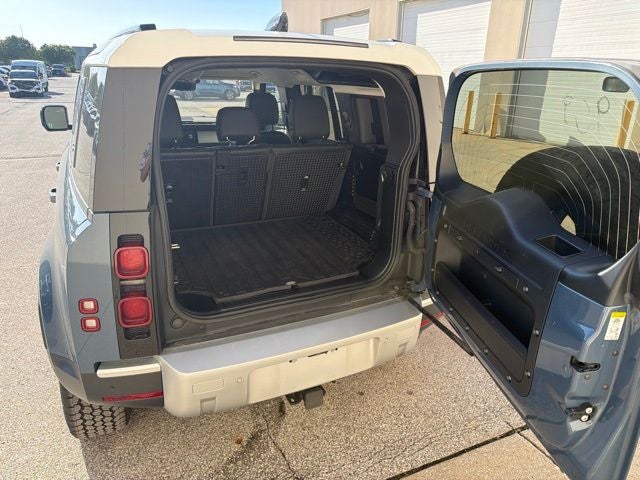 2020 Land Rover Defender 110 SE